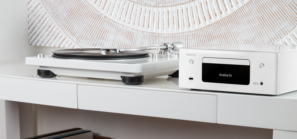Denon DP-400 levysoitin, valkoinen